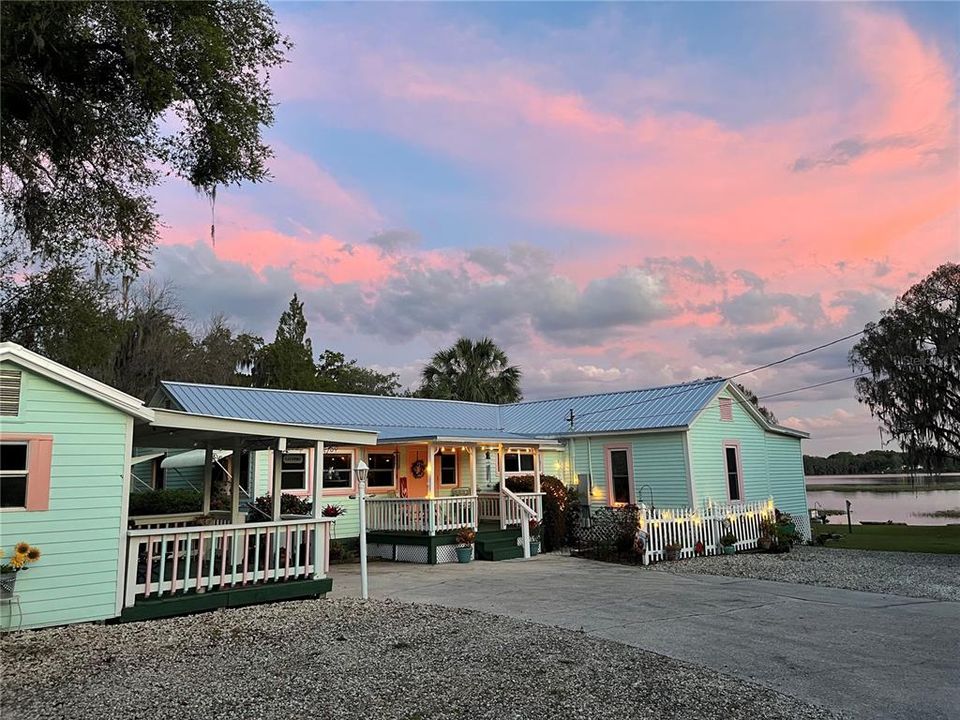 For Sale: $575,000 (3 beds, 2 baths, 1896 Square Feet)