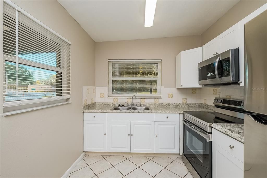 Active With Contract: $264,000 (2 beds, 1 baths, 1042 Square Feet)