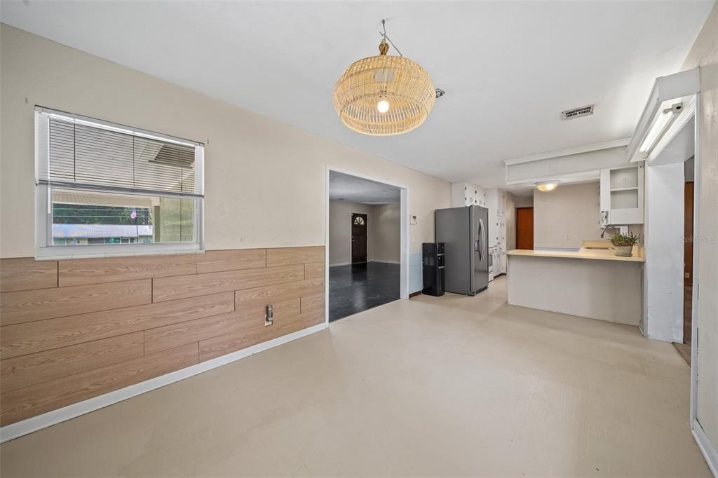 Active With Contract: $235,900 (3 beds, 2 baths, 1826 Square Feet)