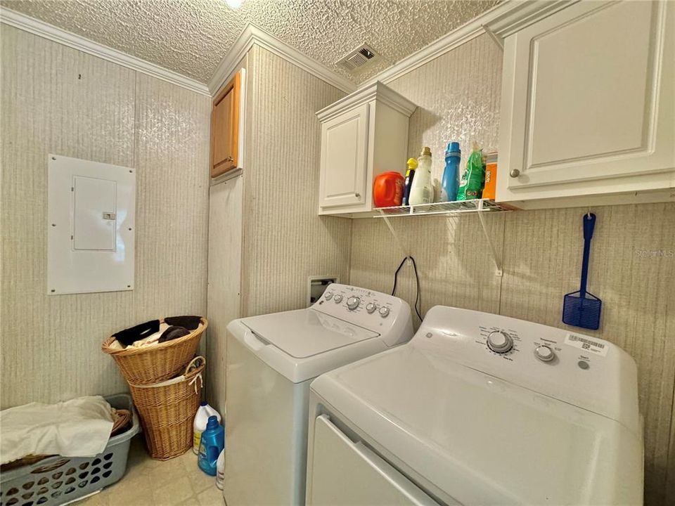 For Sale: $304,900 (2 beds, 2 baths, 1296 Square Feet)