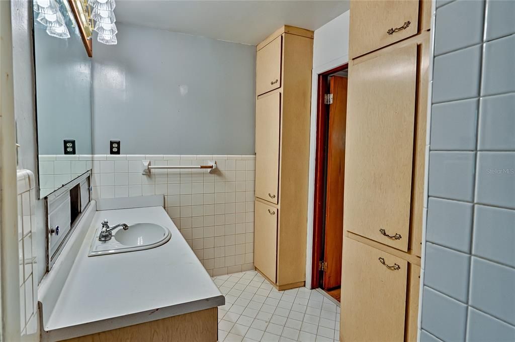 2nd bathroom