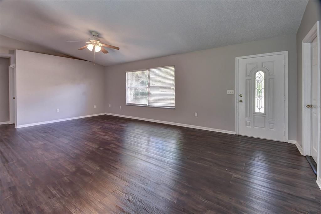 Active With Contract: $274,900 (3 beds, 2 baths, 1212 Square Feet)