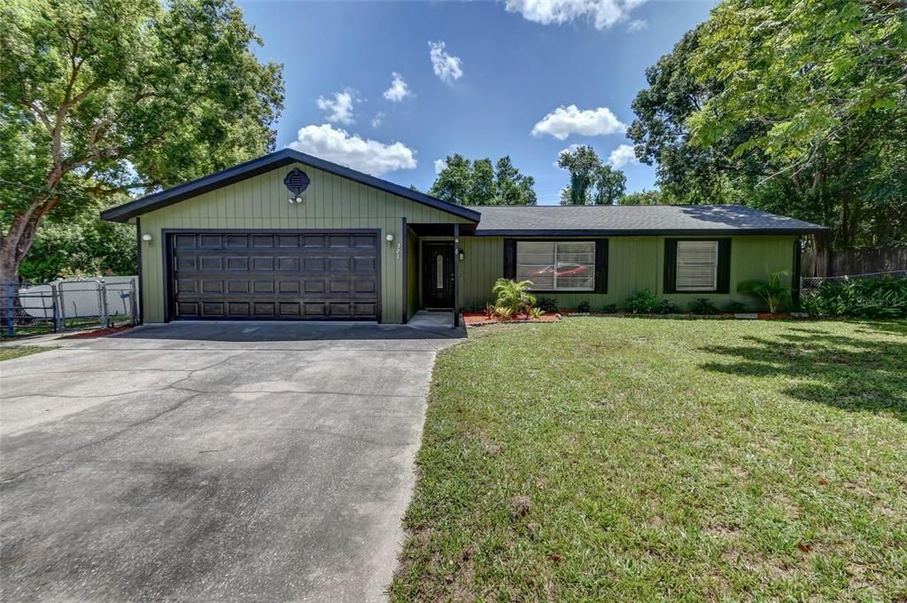 Active With Contract: $274,900 (3 beds, 2 baths, 1212 Square Feet)