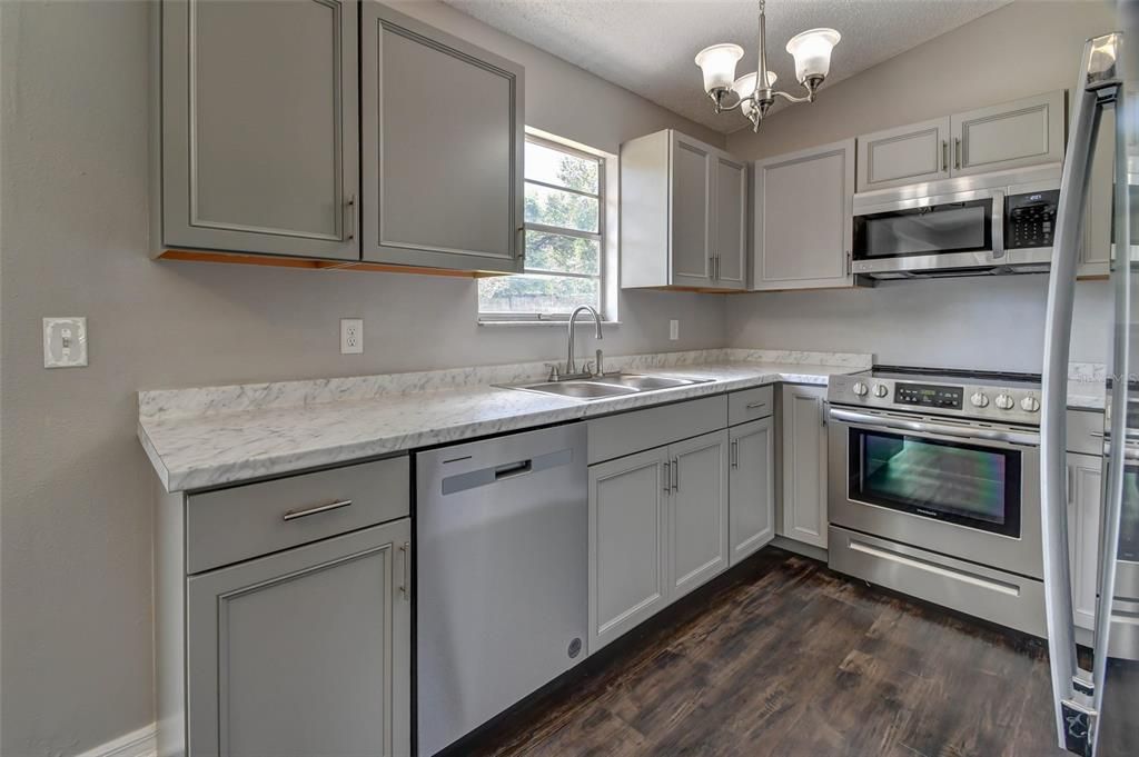 Active With Contract: $274,900 (3 beds, 2 baths, 1212 Square Feet)