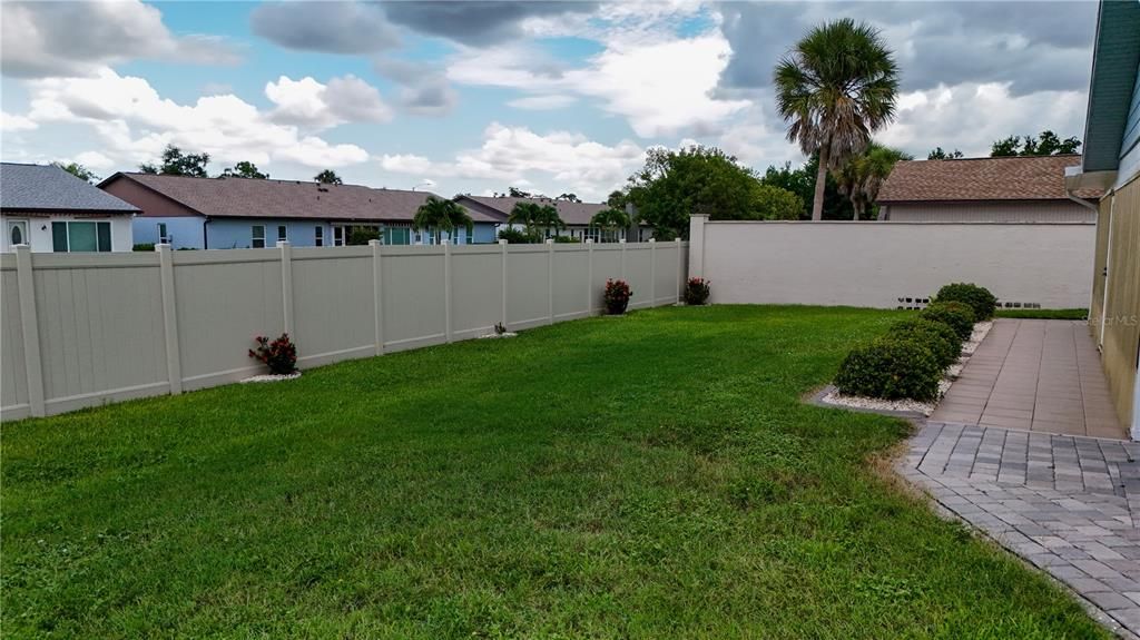 THE BACKYARD IS PRIVATE. THE PARK FOREST RV LOT BOARDERS THE PROPERTY AND HAS A AN 8 FOOT STUCCO WALL THAT AJOINS THE VINLY FENCING.