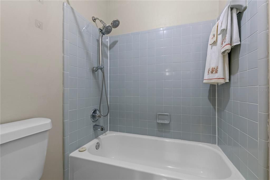 For Sale: $219,500 (2 beds, 2 baths, 1180 Square Feet)