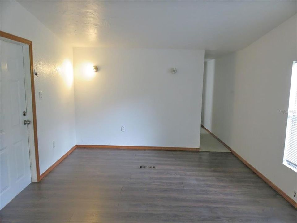 For Sale: $124,900 (2 beds, 1 baths, 720 Square Feet)