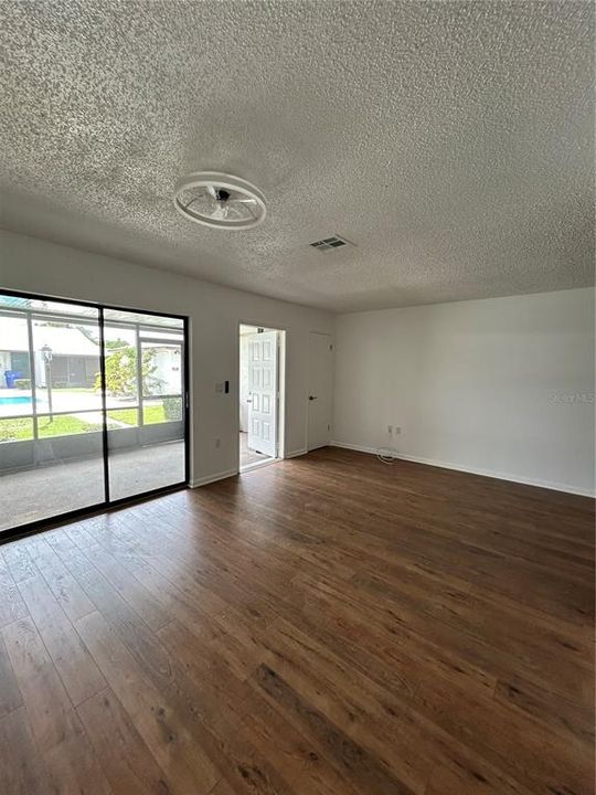 For Rent: $1,400 (1 beds, 1 baths, 758 Square Feet)