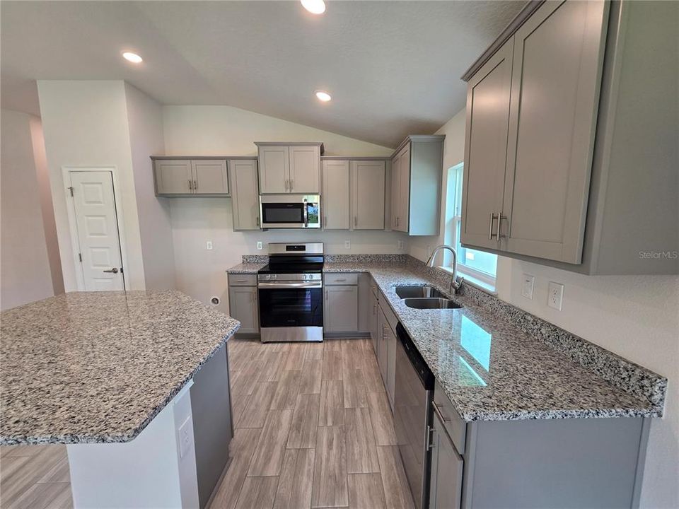 For Sale: $391,805 (3 beds, 2 baths, 1600 Square Feet)