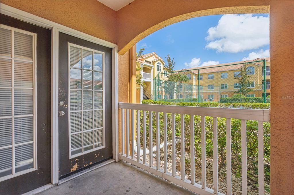 Active With Contract: $231,900 (1 beds, 1 baths, 572 Square Feet)