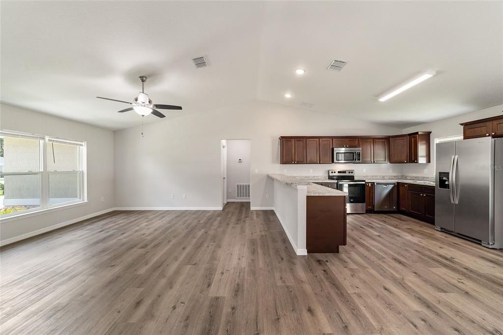 Active With Contract: $264,900 (3 beds, 2 baths, 1352 Square Feet)