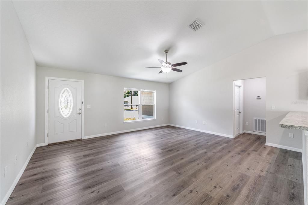 Active With Contract: $264,900 (3 beds, 2 baths, 1352 Square Feet)