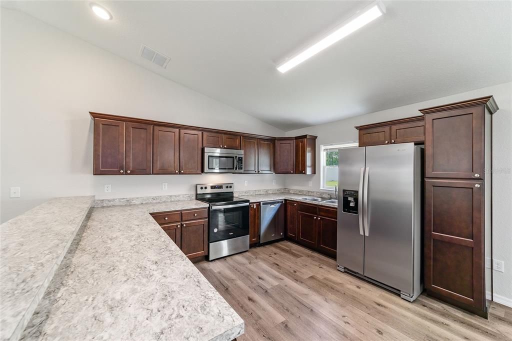 Active With Contract: $264,900 (3 beds, 2 baths, 1352 Square Feet)