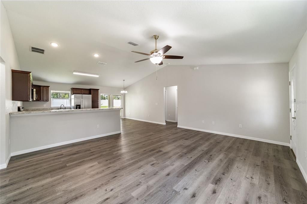 Active With Contract: $264,900 (3 beds, 2 baths, 1352 Square Feet)