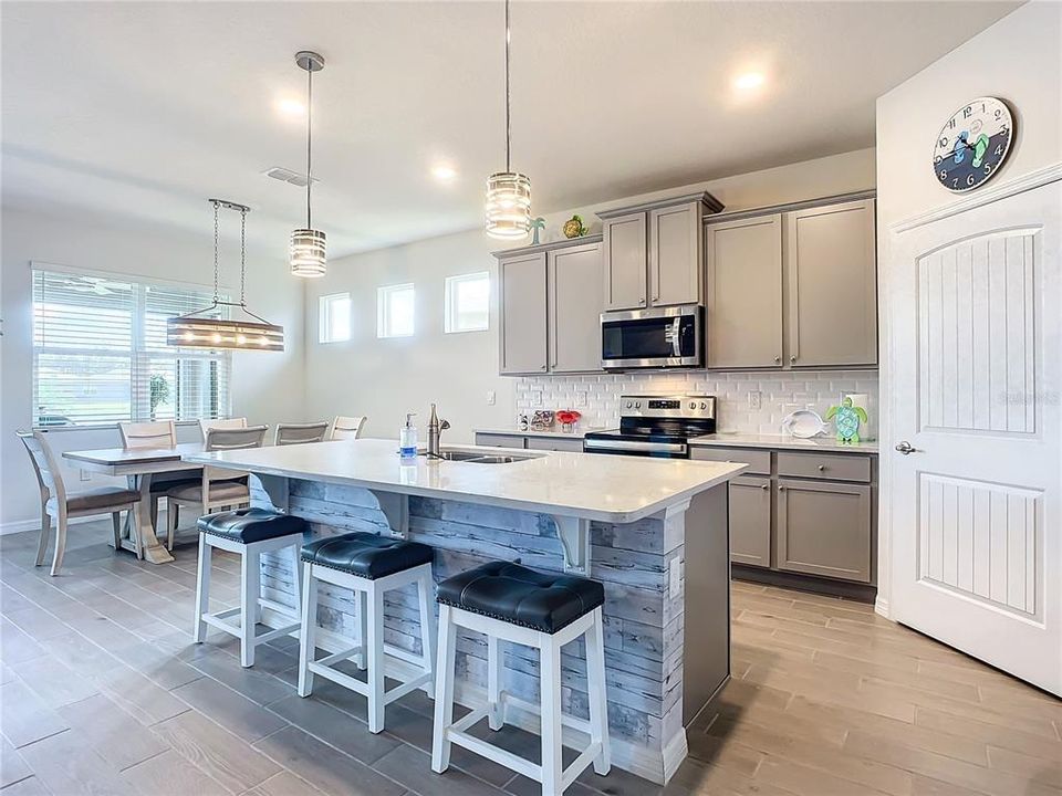 Kitchen with Breakfast Bar