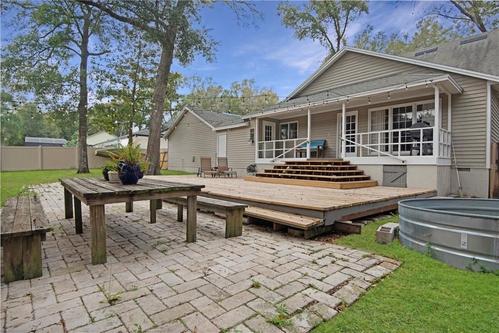 WOOD DECK/BACK YARD