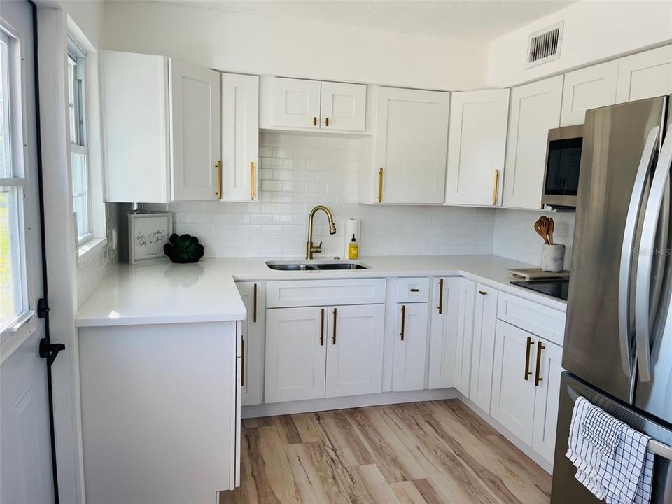 For Sale: $560,000 (3 beds, 1 baths, 2592 Square Feet)