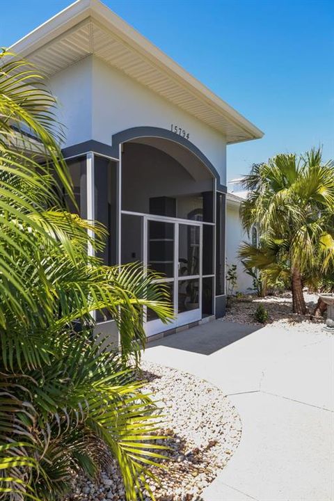 Screened in entryway