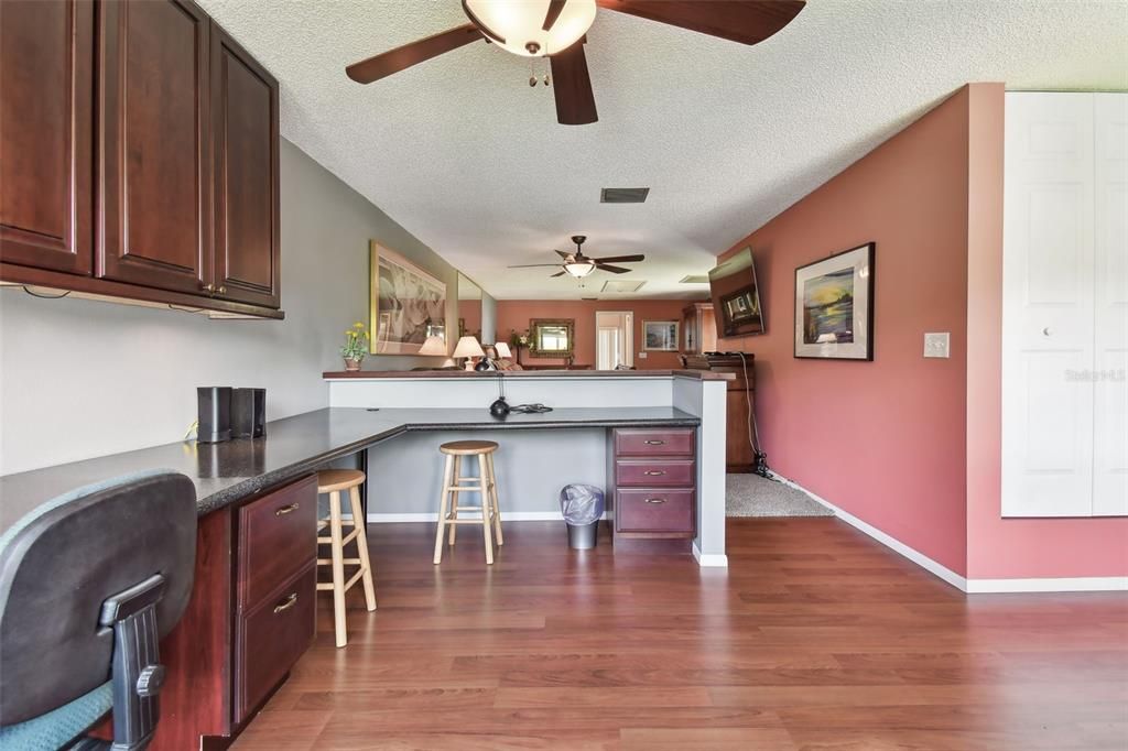 For Sale: $319,900 (2 beds, 2 baths, 1180 Square Feet)