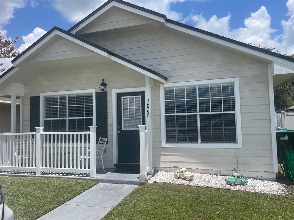 Recently Sold: $273,000 (2 beds, 1 baths, 876 Square Feet)