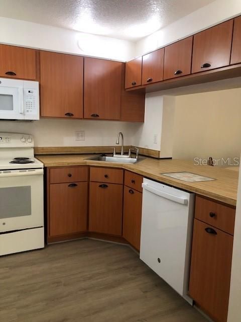 For Rent: $1,600 (2 beds, 2 baths, 975 Square Feet)