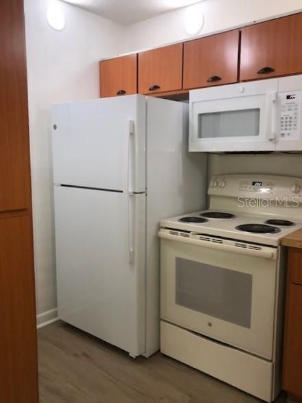 For Rent: $1,600 (2 beds, 2 baths, 975 Square Feet)