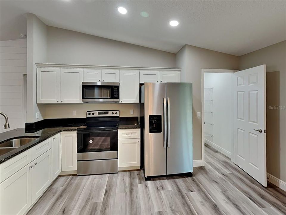 For Rent: $1,675 (3 beds, 2 baths, 1410 Square Feet)