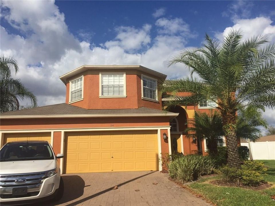 Active With Contract: $3,200 (5 beds, 3 baths, 2910 Square Feet)