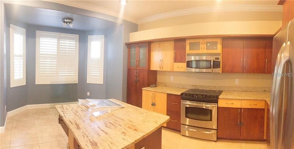 Active With Contract: $3,200 (5 beds, 3 baths, 2910 Square Feet)