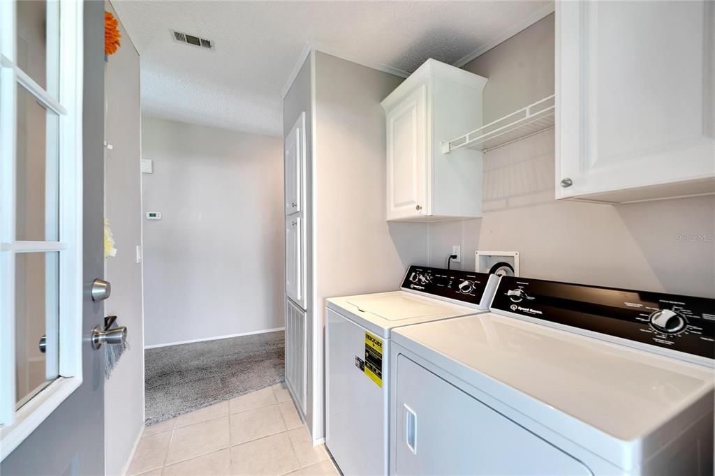 For Sale: $234,000 (2 beds, 2 baths, 1310 Square Feet)