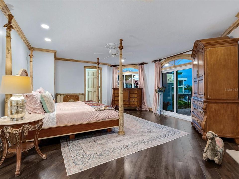 For Sale: $4,695,000 (4 beds, 4 baths, 5988 Square Feet)