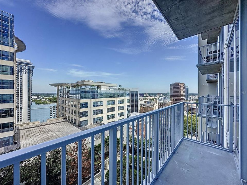 Active With Contract: $297,000 (1 beds, 1 baths, 804 Square Feet)