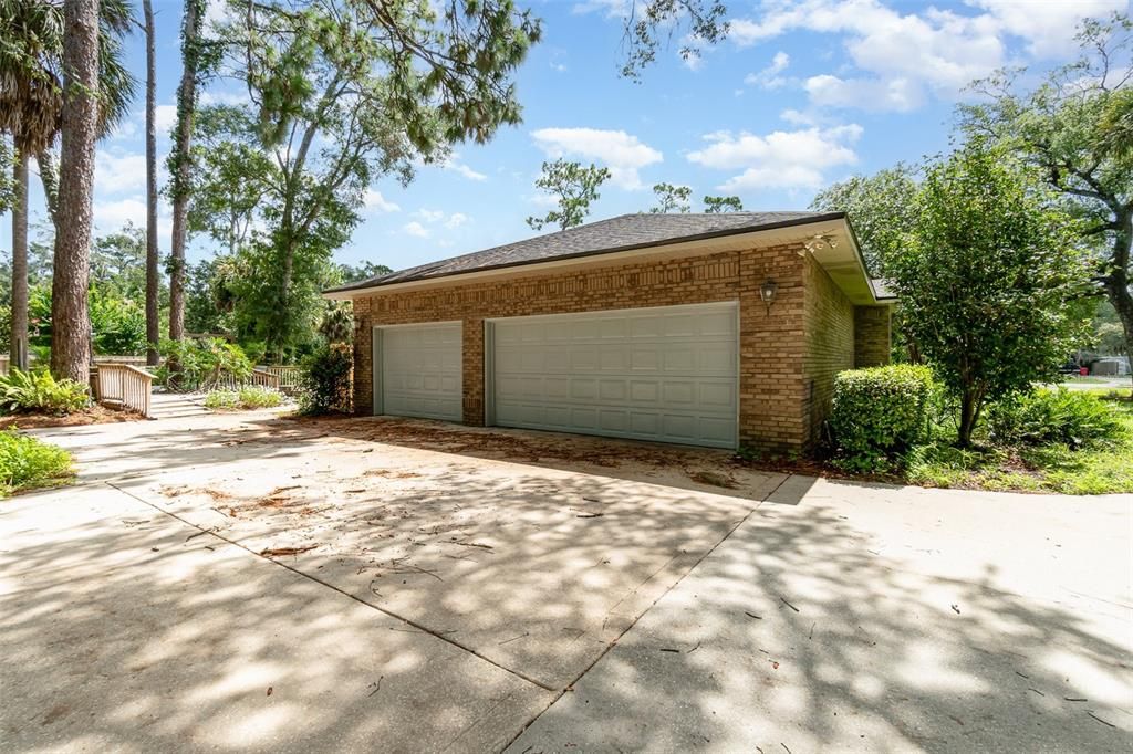 For Sale: $950,000 (3 beds, 2 baths, 4099 Square Feet)