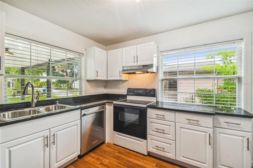 Active With Contract: $2,995 (3 beds, 2 baths, 1343 Square Feet)