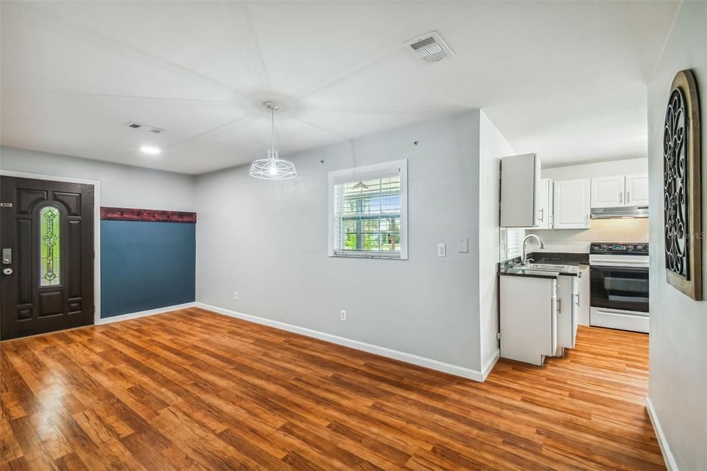 Active With Contract: $2,995 (3 beds, 2 baths, 1343 Square Feet)