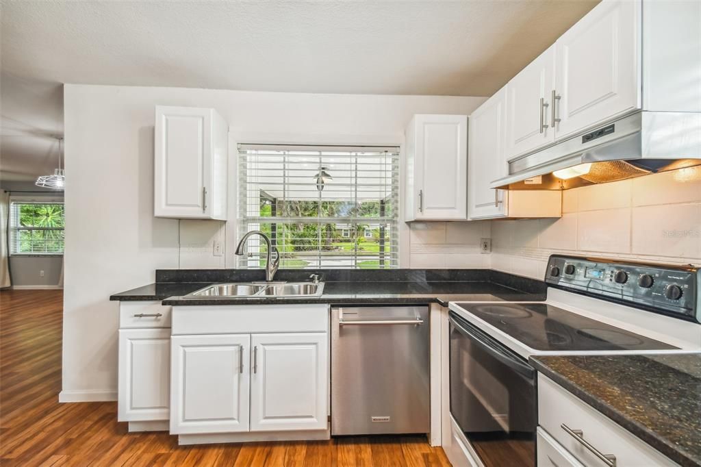 Active With Contract: $2,995 (3 beds, 2 baths, 1343 Square Feet)