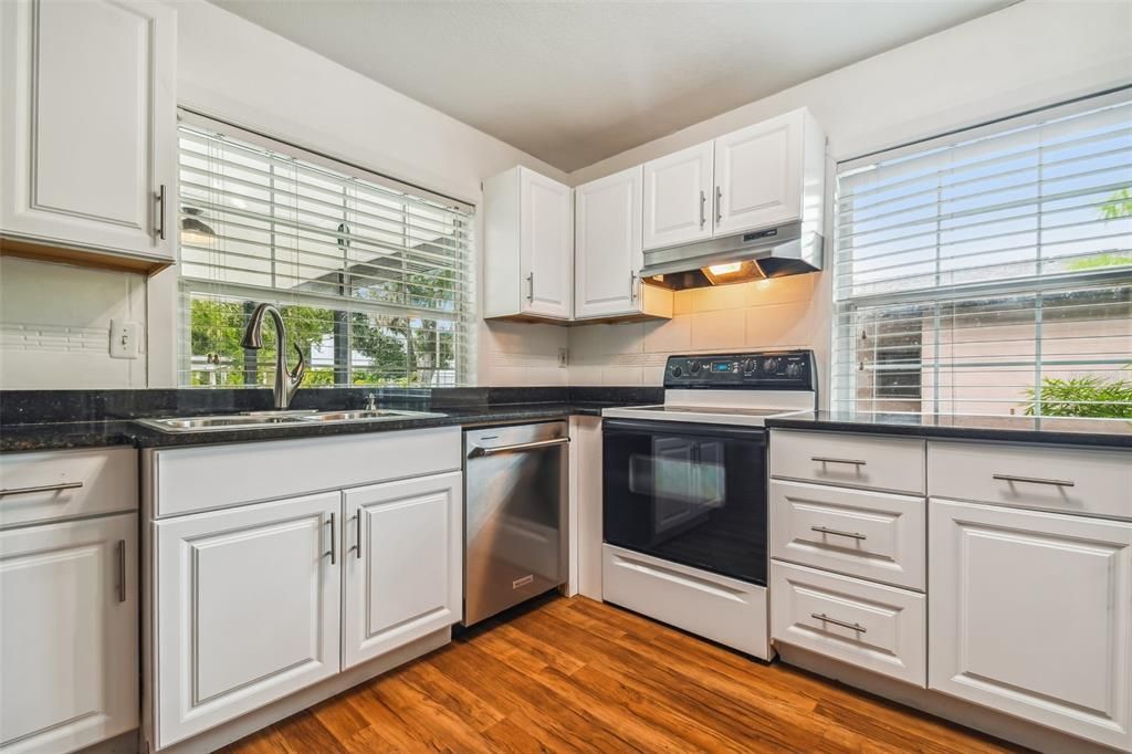 Active With Contract: $2,995 (3 beds, 2 baths, 1343 Square Feet)