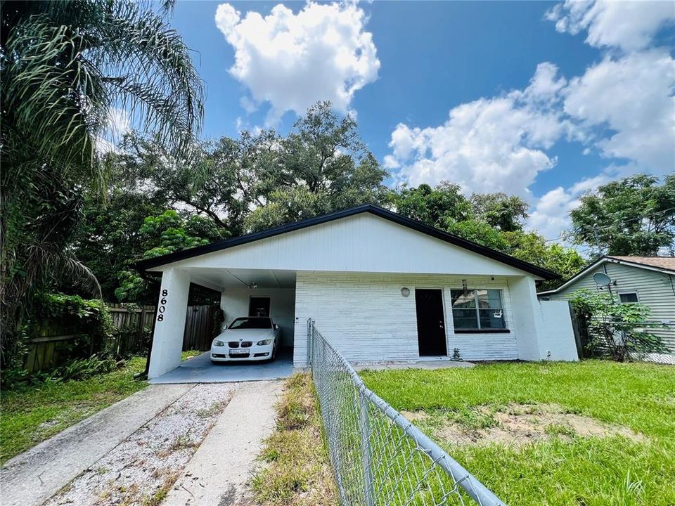 Active With Contract: $299,999 (2 beds, 2 baths, 1073 Square Feet)