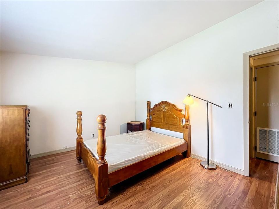 For Sale: $230,000 (3 beds, 2 baths, 1360 Square Feet)