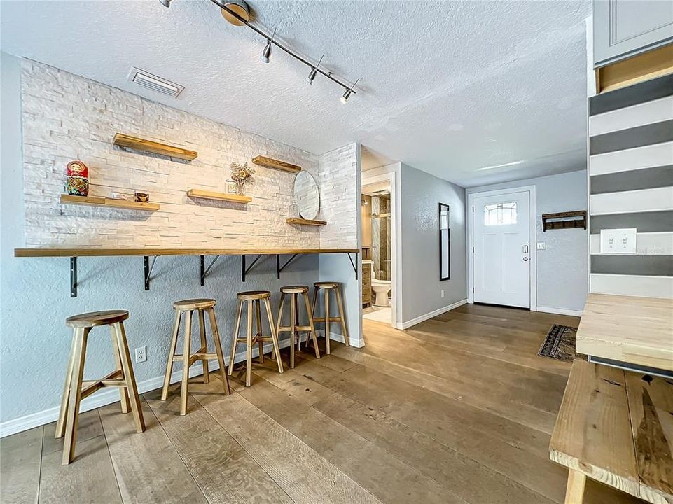 For Sale: $295,000 (3 beds, 1 baths, 1077 Square Feet)