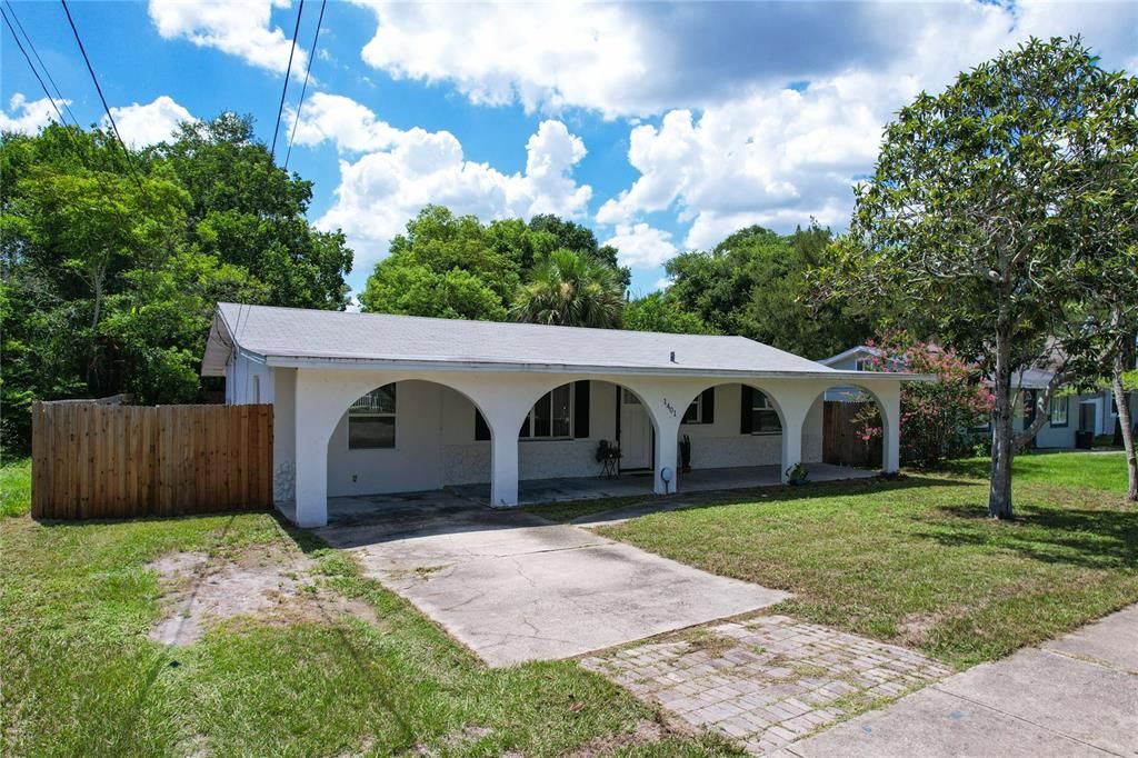 For Sale: $295,000 (3 beds, 1 baths, 1077 Square Feet)