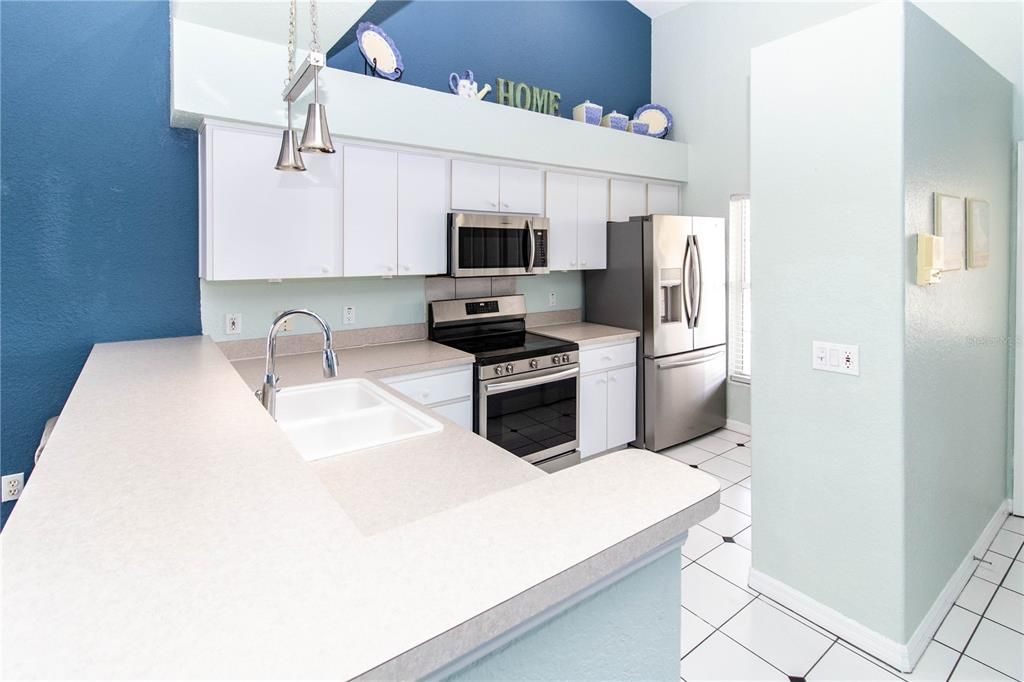 For Sale: $349,900 (2 beds, 2 baths, 1268 Square Feet)