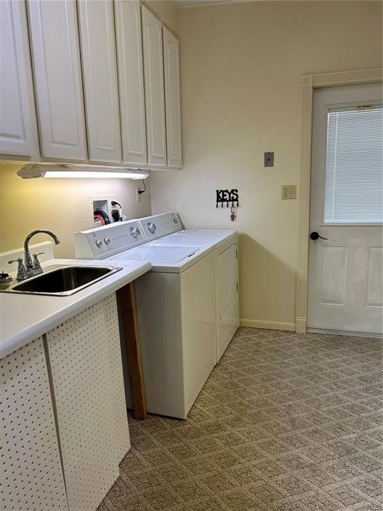 laundry room w/included washer/dryer