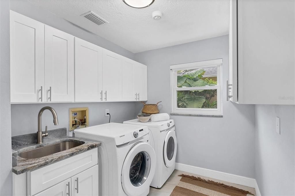 Active With Contract: $879,000 (4 beds, 2 baths, 2594 Square Feet)