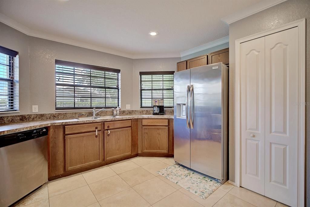 Active With Contract: $265,000 (2 beds, 2 baths, 1332 Square Feet)