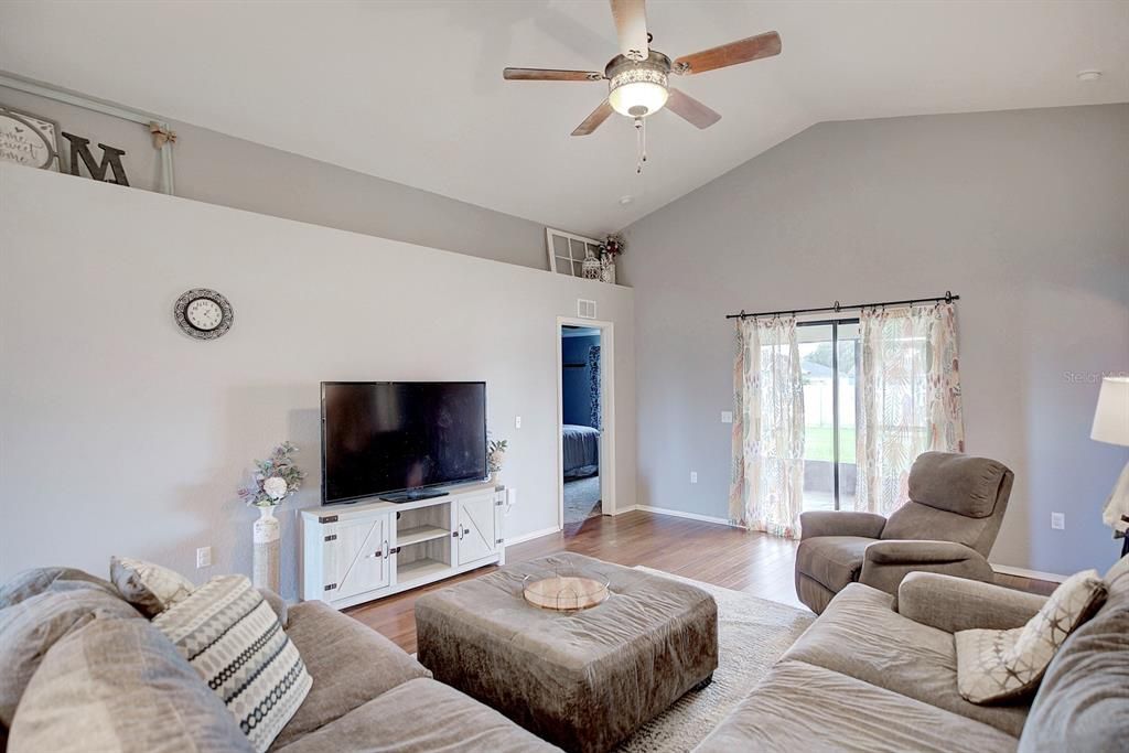 Active With Contract: $265,000 (2 beds, 2 baths, 1332 Square Feet)