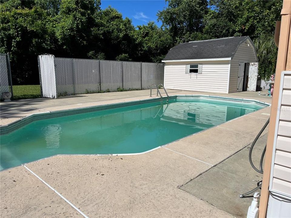 pool with vinyl liner