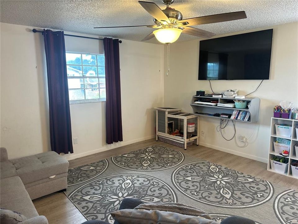 Active With Contract: $256,000 (4 beds, 2 baths, 1428 Square Feet)