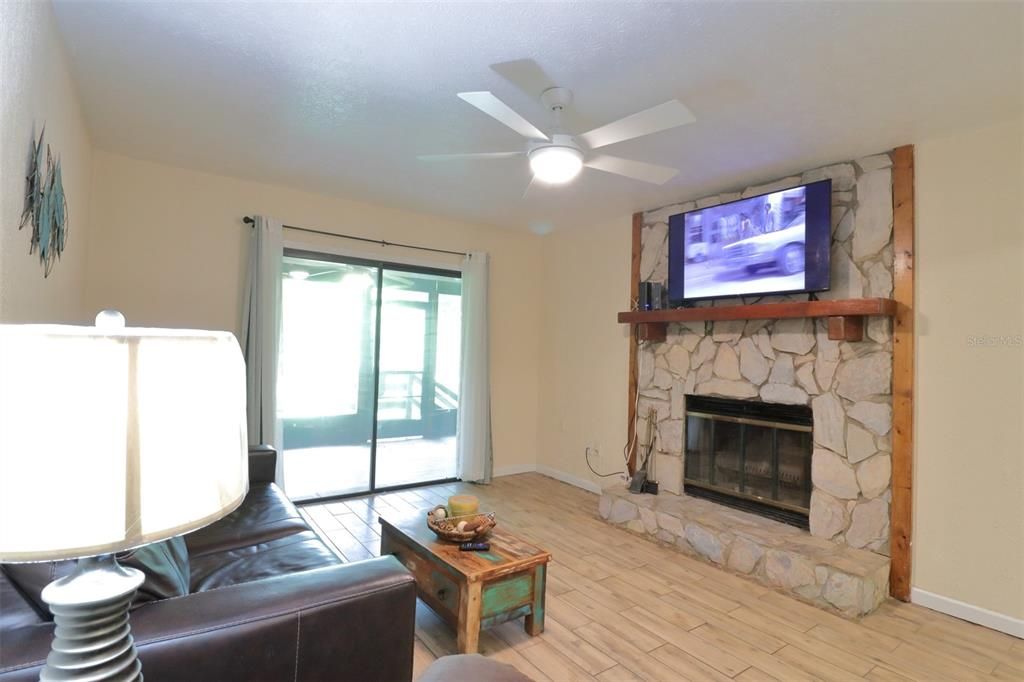 For Sale: $199,000 (2 beds, 2 baths, 1056 Square Feet)