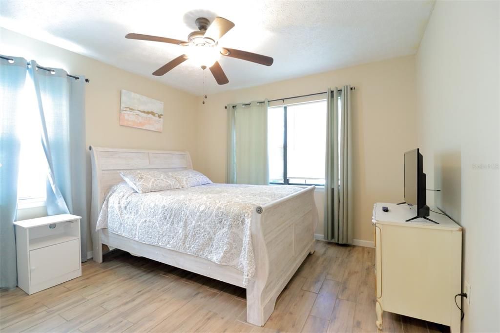 For Sale: $199,000 (2 beds, 2 baths, 1056 Square Feet)